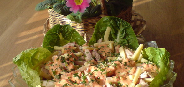 Чешский салат с курятиной и сыром