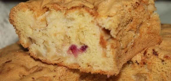 Шарлотка с сюрпризом