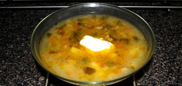 Рассольник с перловкой и почками