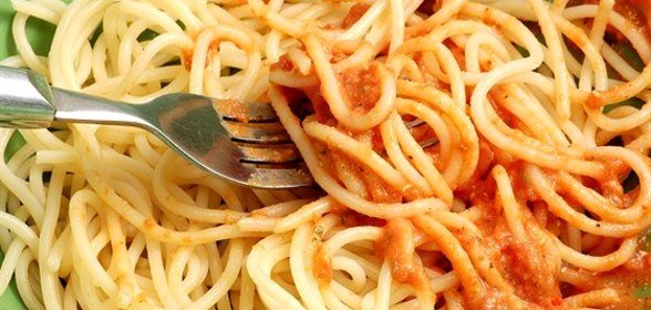 Спагетти с оливковым маслом, чесноком и красным перцем