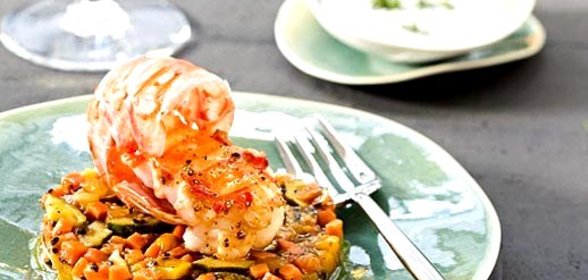 Лангустины с кардамоновым маслом и мятным йогуртом