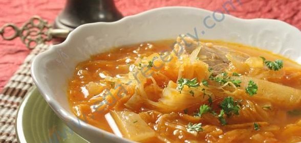 Щи из квашеной капусты со свининой