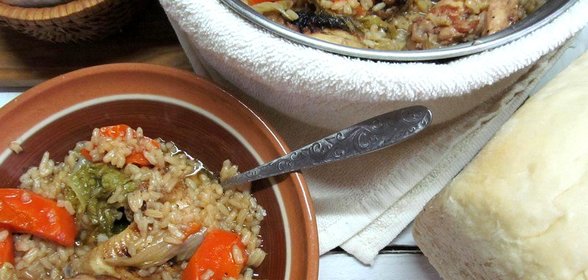 Куриные крылышки с рисом и пекинской капустой