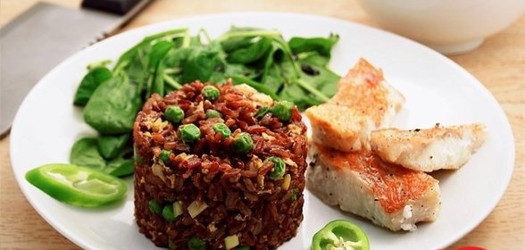 Красный рис с рыбой