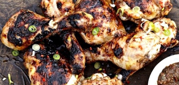Быстрый куриный шашлык, маринованный в ромовой заправке