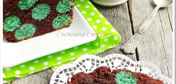 Шоколадный кекс в горошек