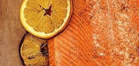 Горячее молоко с шафраном и фисташками