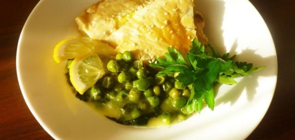 Быстрый пирог с курицей и горошек