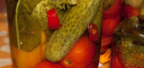 Овощное ассорти на зиму. Огурцы и томаты. Видео