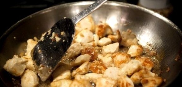 Куриные кусочки в сухарях