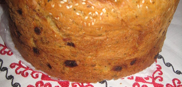 Ароматный хлеб с душистым маслом, травами и луком