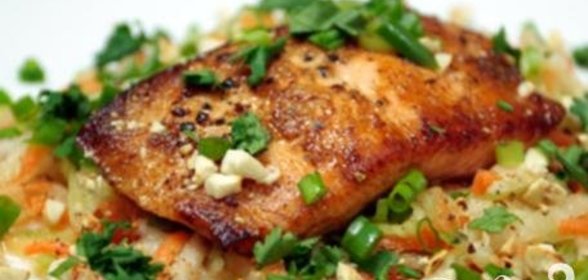 Пикантный салат из огурцов и моркови