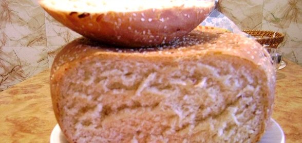 Луковый хлеб в мультиварке