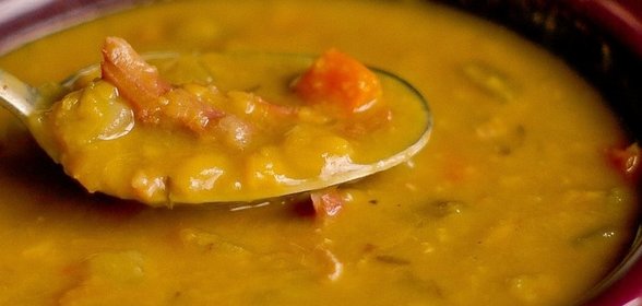 Гороховый суп-пюре с оливками