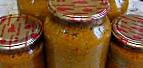 Аджика с яблоками и грецкими орехами (на зиму)