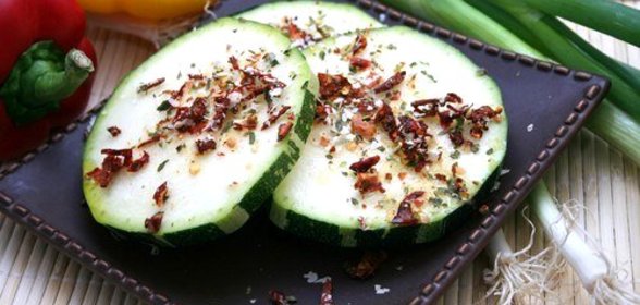 Карпаччо из молодых цукини