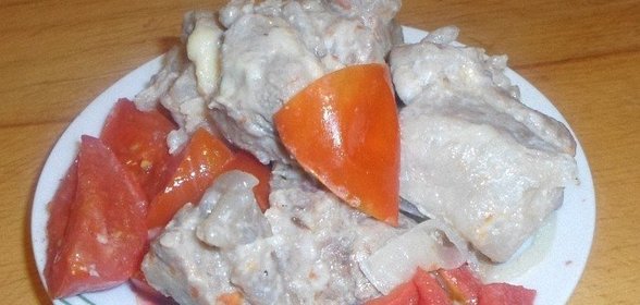 Cвинина, тушеная с помидорами