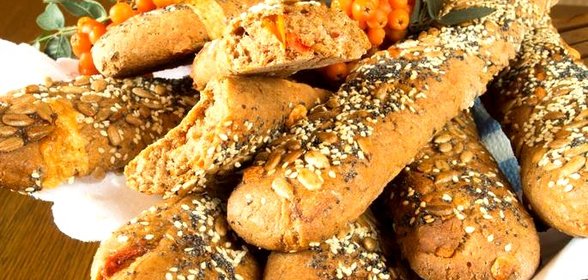 Батоны из ржаной муки с сыром и вялеными помидорами