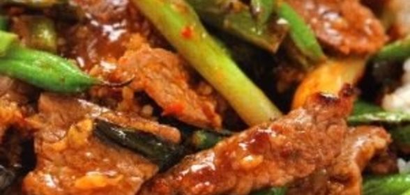 Закуска с консервированными шампиньонами, огурцом и зеленым горошком