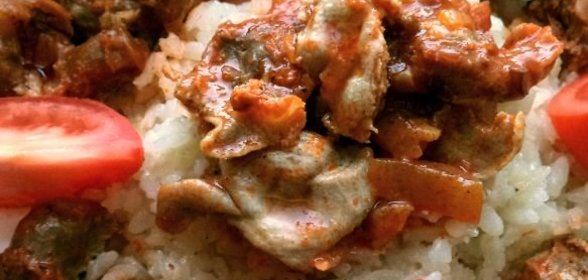 Рулет из бекона с курагой