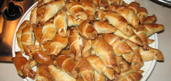 Рогалики со сгущенкой и джемом