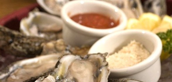 Устрицы в ракушках с соусом из перно