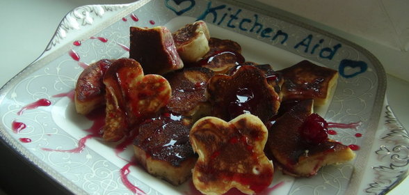 Фигурные оладушки с вишнёвым вареньем Из детства для KitchenAid