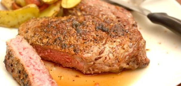 Стейк из телятины на сковороде