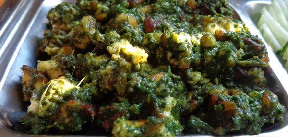 палак панир-жареный адыгейский сыр со шпинатом