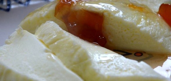 Омлет в пакете с персиковым вареньем