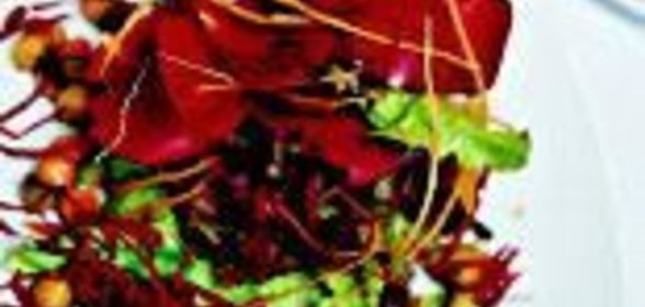 Салат из лепестков роз с трюфельным маслом