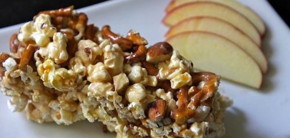 Пирожные из попкорна с миндалем