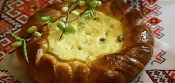Румынский пасхальный хлеб