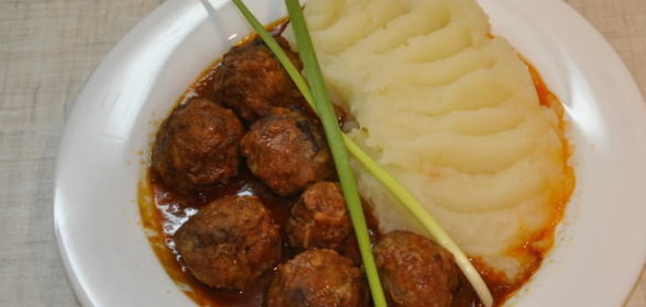 Перец, фаршированный сыром, маслом и чесноком