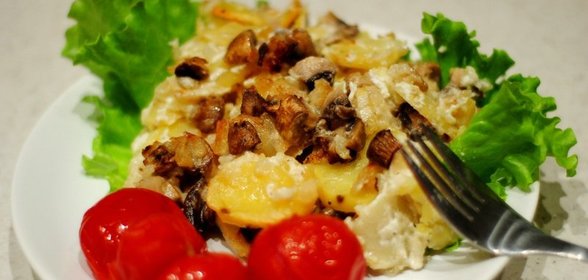 Шампиньоны с картошкой в сметане