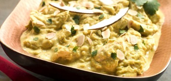 Курица с ростками сои и карри