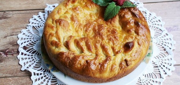 Пирог с ревенем, малиной и белым шоколадом