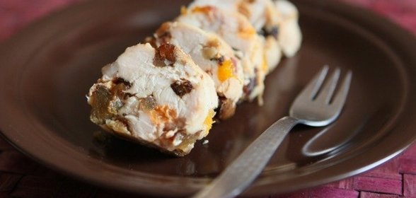 Куриный рулет с сухофруктами