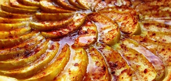 Яблочный пирог с абрикосовым джемом