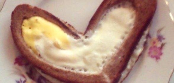 Яйца в тостах