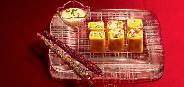 Яичные роллы = оливье с крабами в яичных блинчиках