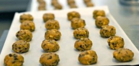 Шоколадное печенье с тростниковым сахаром и солью