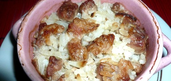 Рисовая каша с мясом в горшочке