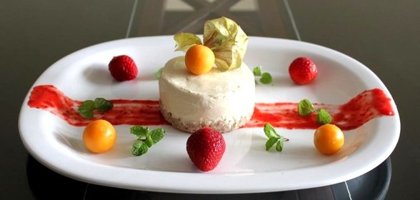 Мороженое-чизкейк с ягодным кули