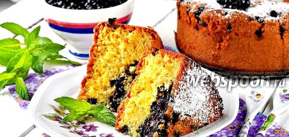 Шарлотка с черникой