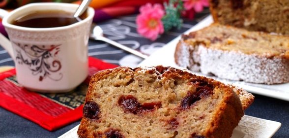 Банановый кекс с консервированной вишней