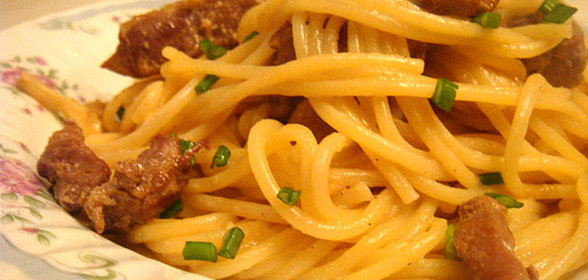 Спагетти с индейкой и простым соусом