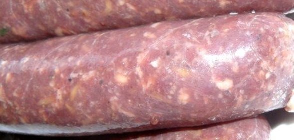 Пряные мясные домашние колбаски