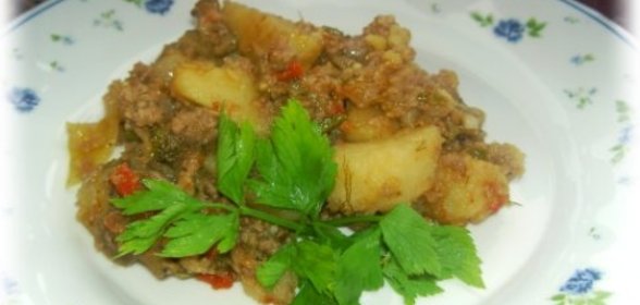 Яичница с овощами и лососем