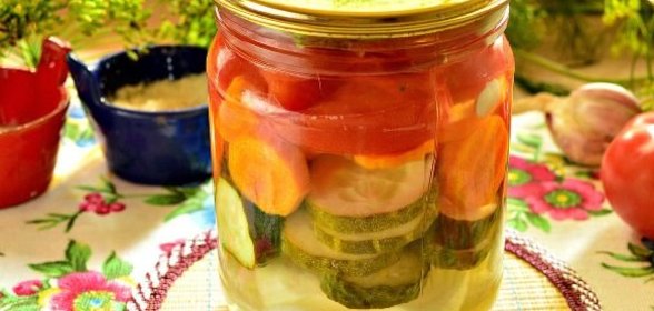 Маринованный салат из помидоров, огурцов, моркови (на зиму)